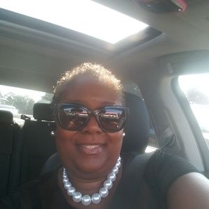 Meet your Posher, Crystal